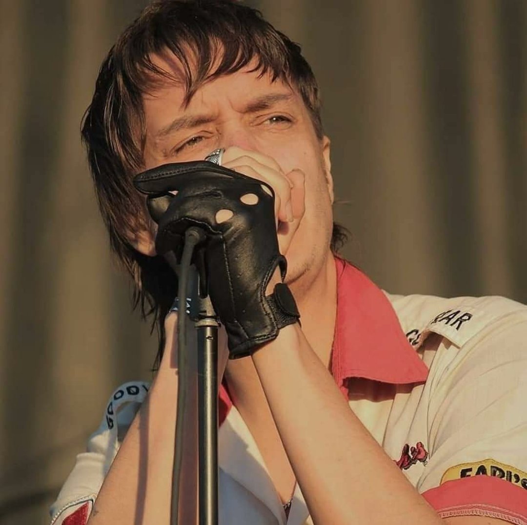 Feliz cumpleaños hermosoo
Happy birthday Julian Casablancas!  