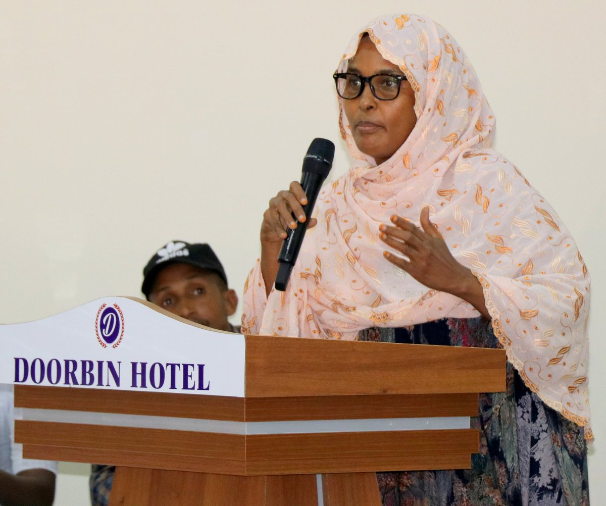 Md. <a href="/AbdulahiHasan_/">Eng. Abdullahi Ali Hassan</a> oo ka qeyb-galay kulan gudida Ganacsiga &amp; Warshadaha ee <a href="/Golaha_shac_JFS/">Golaha Shacabka BJFS</a>  ay ku falan-qeynaysay saameynta COVID-19 ee dhaqaalaha &amp; ganacsiga, ayaa sheegay in la joogo wakhtigii fursad loo bedeli lahaa saameynta COVID-19 lana xoojin lahaa wax-soo-saarka wadanka