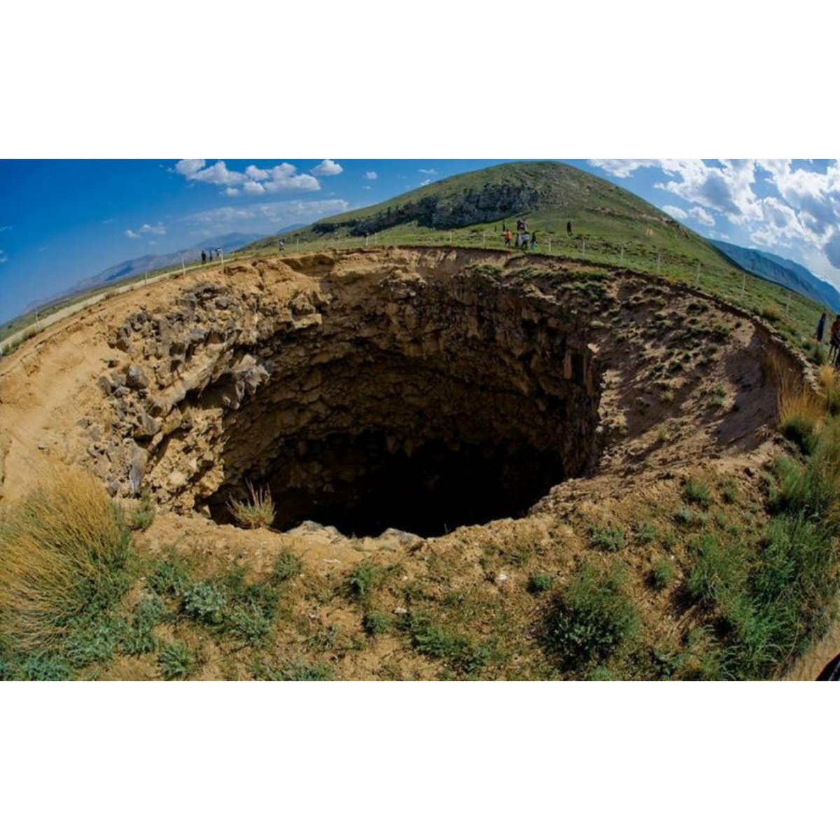 OposTravel's tweet photo. How cool is that? A meteor crater!
It is 35 meters wide and 60 meters deep.
.
.
📍 Ağrı Meteor Çukuru, Doğubeyazıt - Turkey.
.
.
#ağrı #turkey #meteor #crater #coollocations #natural #space #rock #doğubeyazıt #planet #planetearth #checkthisout #amazing #letsgo #MondayMotivation https://t.co/4VOs6f7u3S