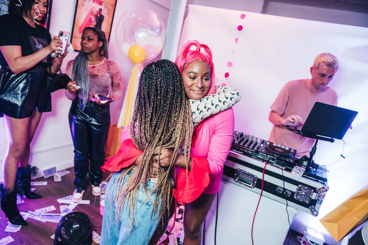 cuppymusic's tweet image. Congrats to the BEST MANAGER IN THE WORLD! 🧁🎶 GO and CLAP for @elizabeth_sho28 👏🏾💕 Executive Producer for #OriginalCopy 💐