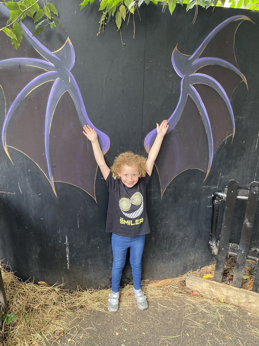 JonnyBJJ's tweet photo. @curlsandcoasters really loved her rides on Vampire today!!! @natalinabailey not so much 😂 Lola-rose’s quote of the day is “rough puts the fun in coasters!”

#makingmemories #teambailey #themeparklife #credlife https://t.co/2GchVtY6Tt