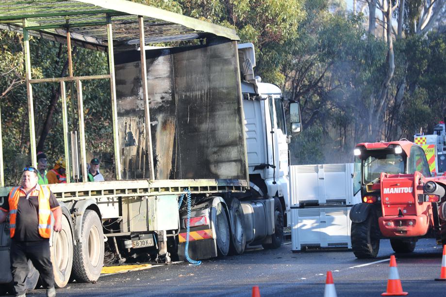 About 2000 chickens have died in a truck fire on the South Eastern Freeway, with warnings the blaze will cause congestion chaos for motorists driving to the city during peak-hour traffic adelaidenow.com.au/news/south-aus… <a href="/theTiser/">The Advertiser</a> Pic: Tait Schmaal.