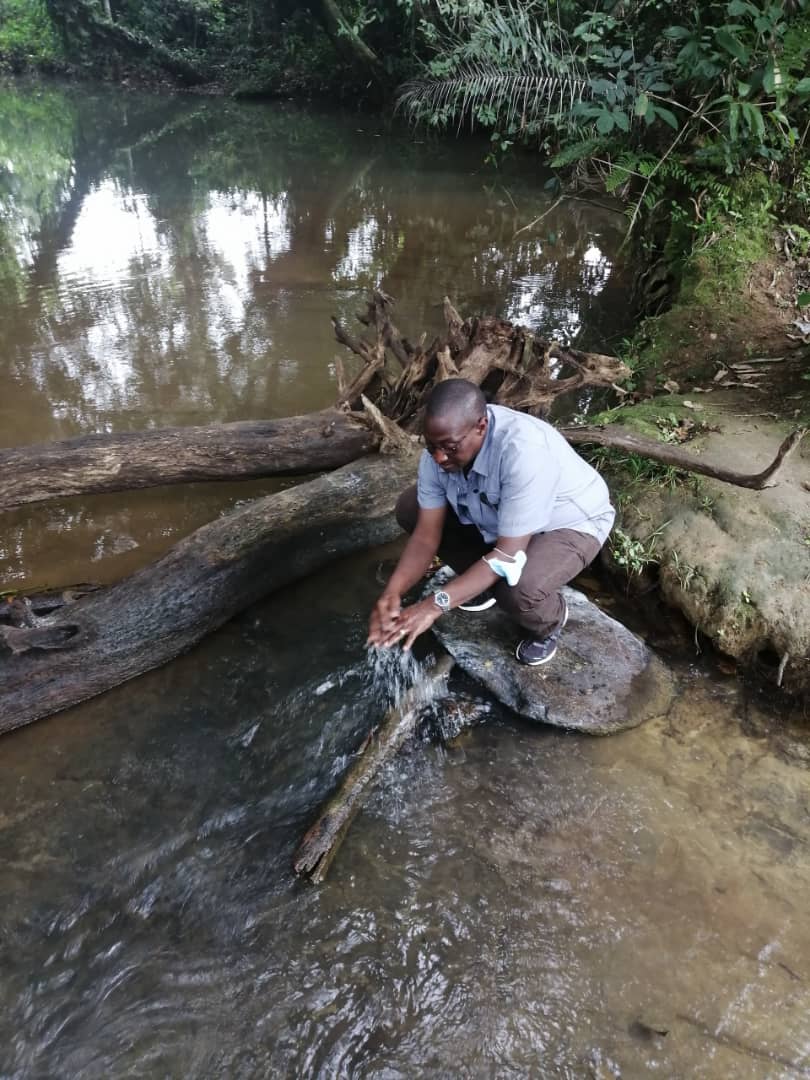 Smndong's tweet photo. Un bain de fraîcheur saine avec les eaux de la Nzeme à #Meyang dans le 1er arrondissement de la commune de Ntoum.
#oyeck
#Continuons https://t.co/rpn2h666pt