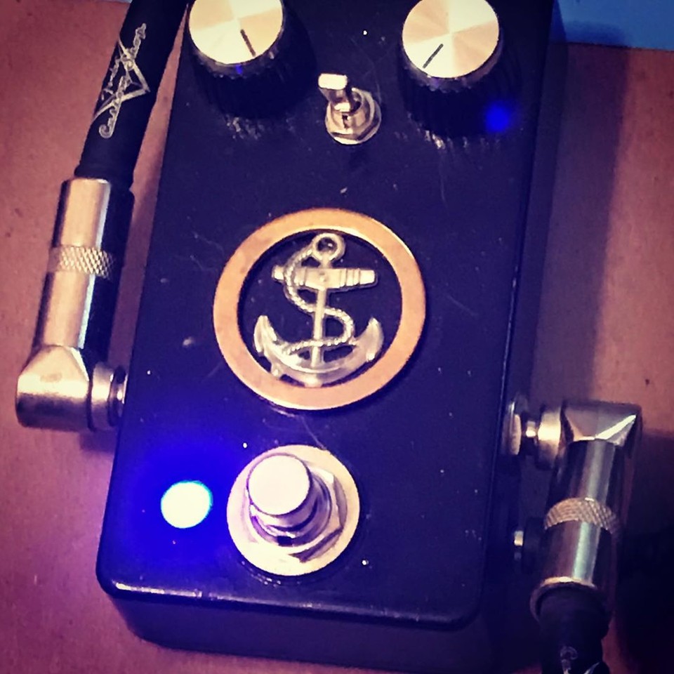 EffectsHello's tweet photo. #Repost @robb_himselff
...
#hellosailoreffects #hellosailor #chorus #hellosailochorus #guitarpedal #guitarplayer https://t.co/HyQcZkNEJU