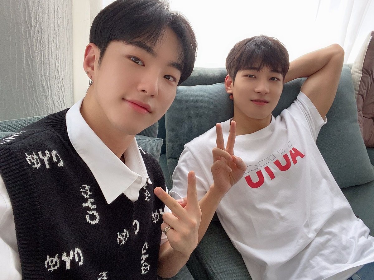 saltysoon's tweet photo. Jihoon : why is mingyu crying like that ? 

Hoshi : I did one of those ' which seventeen member is your boyfriend ' quiz 

Junhui : so who did you get ? 

Hoshi ( sighing ) : Wonwoo https://t.co/YDMqjbCyI4