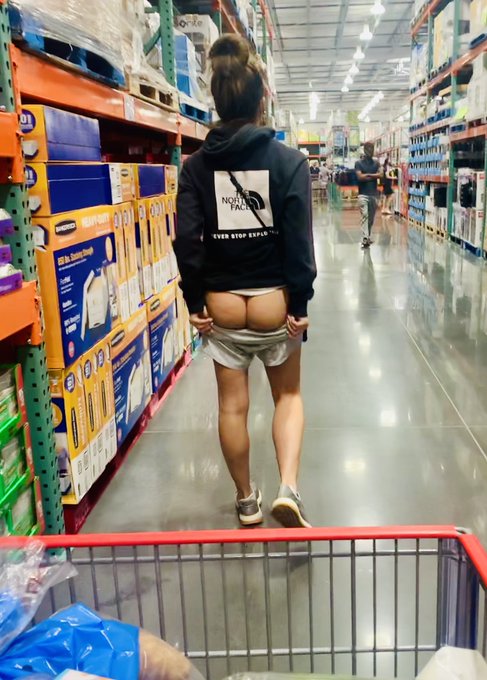 Doing a little grocery shopping today😈 https://t.co/Ncw9rhxPve https://t.co/8eJzKhcy0Q