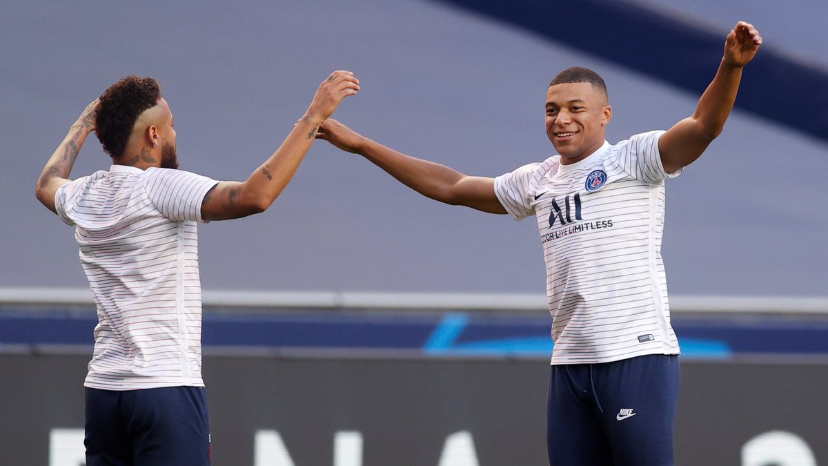 SportsCenterBR's tweet photo. Será que a dupla tá nervosa no aquecimento? 😂 RT para Neymar e Mbappé levantarem o troféu da Champions! https://t.co/mh1fSSeO0x