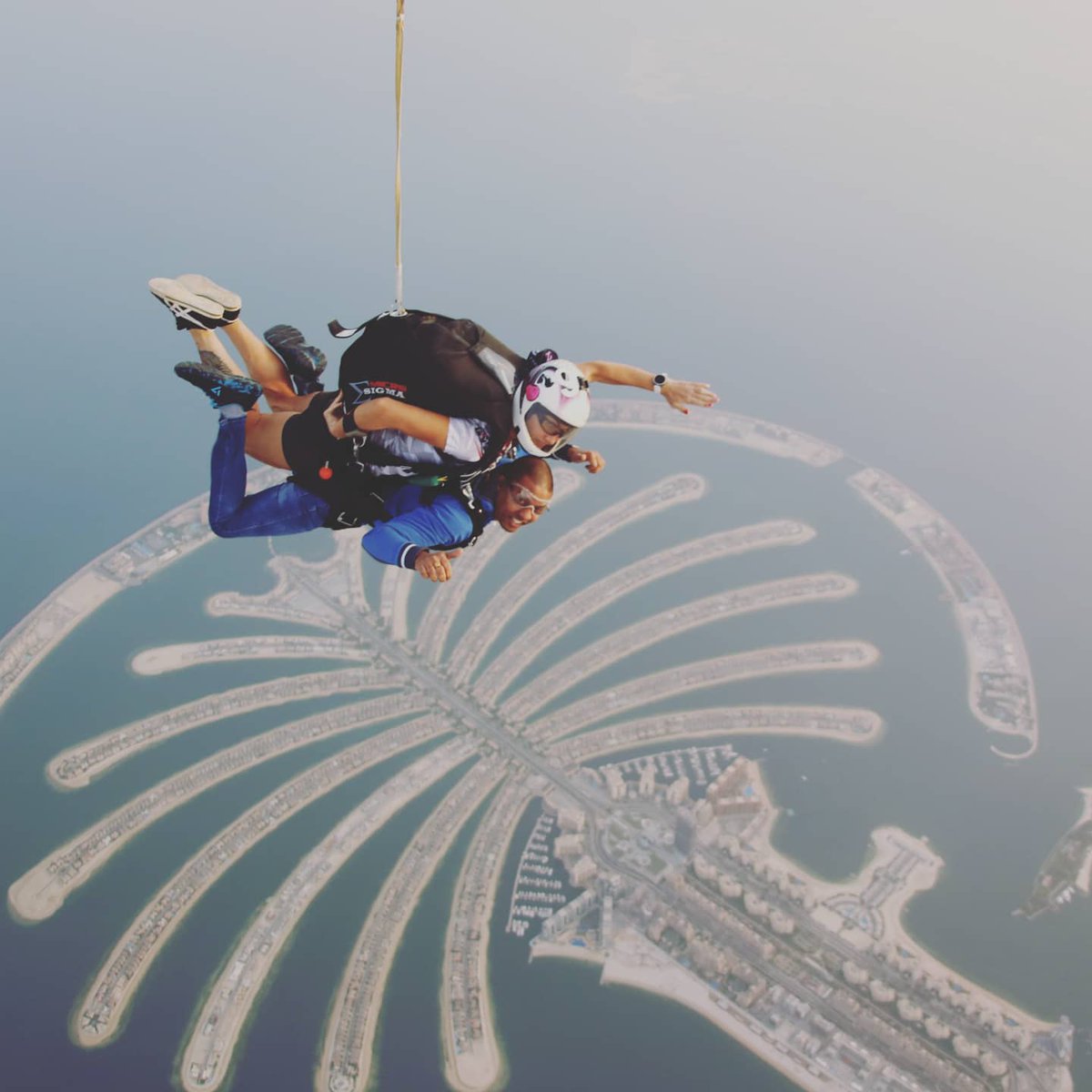 Ktink's tweet photo. ThanQ @skydivedubai 🤩  ~ Thrilled to leap off 4m 13,000 ft @ Dubai Palm DropZone! ✈🪂 🌴  #AdrenalineCulture   🌈🦅 

#CheckedOffBucketList✔️  #SkydiveDubai  🪂 🌴  ˜ #LiveLifeInSky 🌅 🎉 🎊

#MyDubai🇦🇪 ❣️ #DubaiDiaries #22Aug2k20 🎉 🎊🏆 

Credits® ~ https://t.co/MwC6Z3uBoB https://t.co/8a6PoOhq2Y