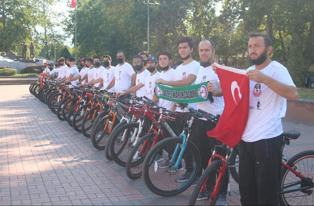 fatihbayraming's tweet photo. Gençlerle birlikte başladığımız bisiklet turumuzu şehitlikte tamamladık https://t.co/7X4gJy9Tad