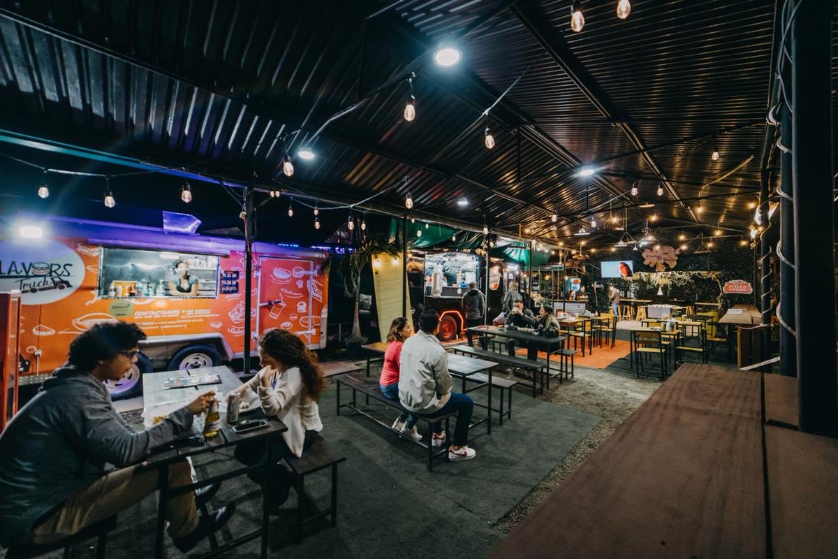 EntreFood's tweet photo. En Entre Calles Food Park tendremos la final en nuestras pantallas para que vengas a disfrutar de ambiente, gastronomía y de la gran final en tu burbuja, ¿Qué estás esperando? 🤩 

✅Amplio Parqueo 
✅Pet Friendly
✅Medidas de Prevención 

Te esperamos... ✨ https://t.co/BevI9ywzX5