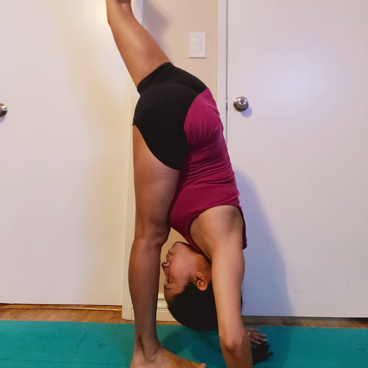margott1h's tweet photo. Yoga day!! More challenging poses this time. First time attempting Crow pose. I haven't done Full Bridge in over 10 years! Thanks @AutumnCalabrese for the motivation and push! ❤️
#fitover40 #21DFXRT #autumnallyear #beachbodyondemand #accountabilitypost https://t.co/uVo59Ein6J