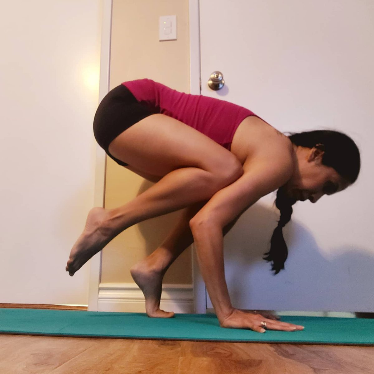 margott1h's tweet photo. Yoga day!! More challenging poses this time. First time attempting Crow pose. I haven't done Full Bridge in over 10 years! Thanks @AutumnCalabrese for the motivation and push! ❤️
#fitover40 #21DFXRT #autumnallyear #beachbodyondemand #accountabilitypost https://t.co/uVo59Ein6J