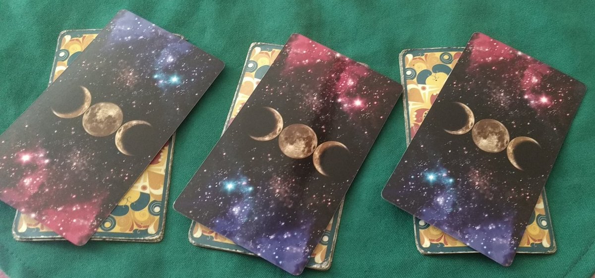 MarceloTarot's tweet photo. conselho geral ao sol em Virgem ♍☀️
feche os olhos, respire fundo, escolha apenas 1 montinho de acordo com a sua intuição, e receba um conselho do baralho cigano + tarot das bruxas
resultados: hoje, a noite.
#RT por favor
Optcha 🔮🌙
#virgo #solemvirgem #baralhocigano #tarot https://t.co/SRmwgcqUef