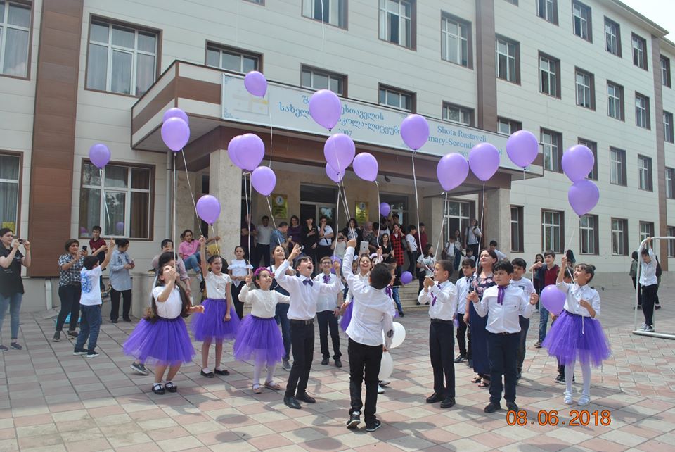 SLyceumi's tweet photo. Ethnic minorities (mostly Azeri) living in Georgia are studying at the school friendly together with Georgians
@Rustavi2tv
@ghiageo
@malkhazgulashvi
@TvPirveli
@TvMtavari
@tv_imedi

 #Donttouchmyschool https://t.co/qMJ1cKVB88