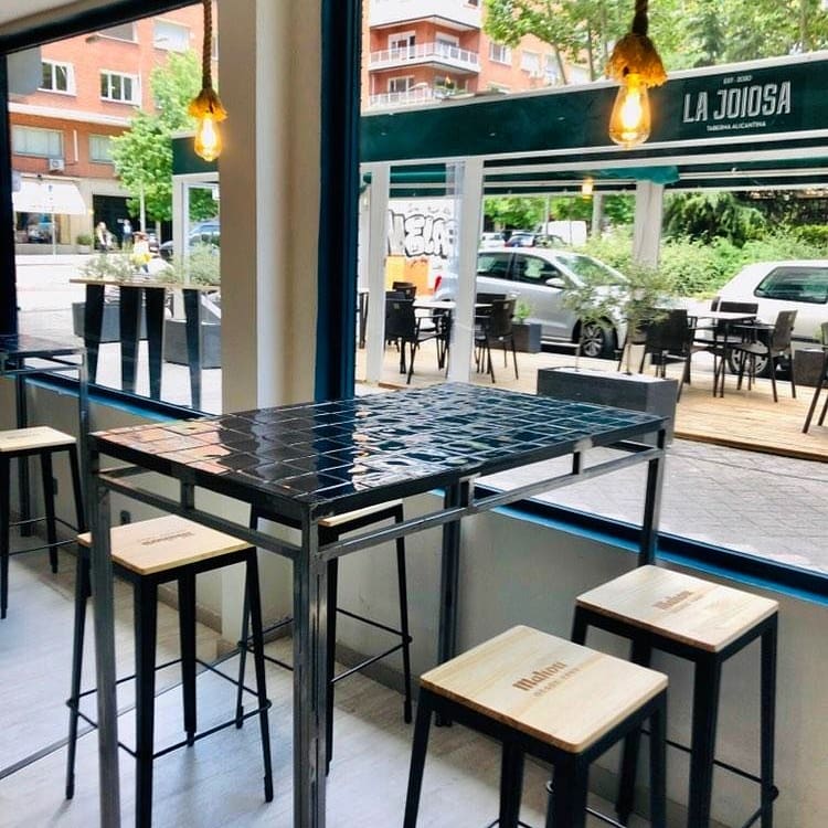 👉 Desde hace unas semanas, la taberna La Joiosa es la embajada de la #gastronomía alicantina en Madrid.

👏 Descubre la historia de una iniciativa puesta en marcha por David Blázquez, sobrino del fundador de Casa Lucio.

¡Mucha suerte y enhorabuena!
👇
bit.ly/32jXhI0