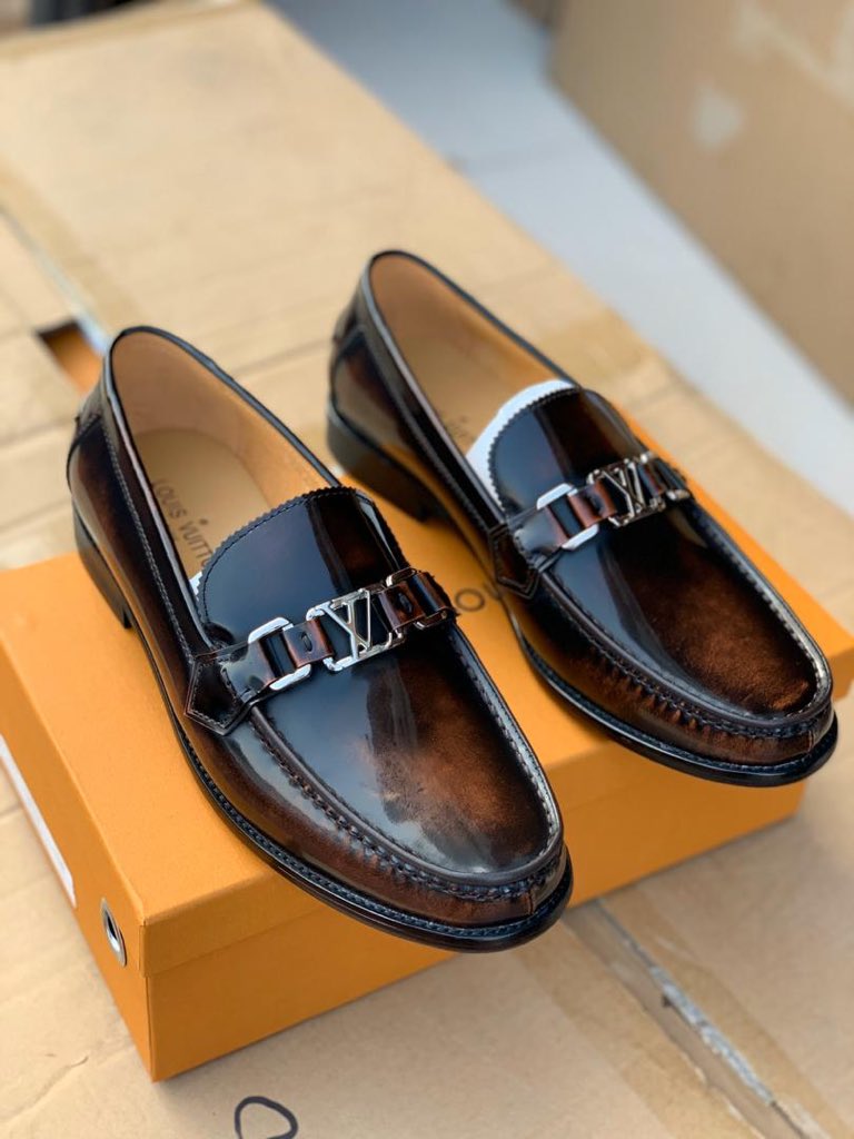 GhBaseman's tweet image. Price 350gh🔥🔥🔥size 39 to 46📌
Kindly WhatsApp or call #0574009333 to purchase now 📌
📌delivery is available worldwide