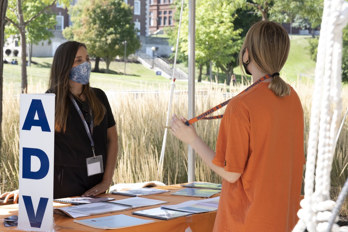 NHdiversity's tweet photo. The Newhouse Visitors Center would like to welcome all students back to campus. During Opening Weekend at Syracuse University, the Newhouse School welcomed our first-year and transfer students as well as our returning students. https://t.co/eQ4mojHSFl