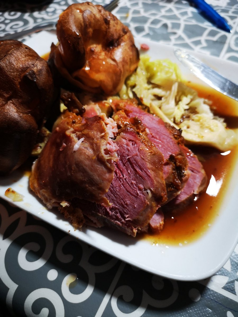 Hopalonglloydy's tweet photo. @chillidadd Sunday roast tonight. #SlowCooked Gammon smothered in @chillidadd #GarlicAndPapaya absolutely belting flavours
#IfItsNotDaddyItsNotCool https://t.co/TWXCzTYwsR