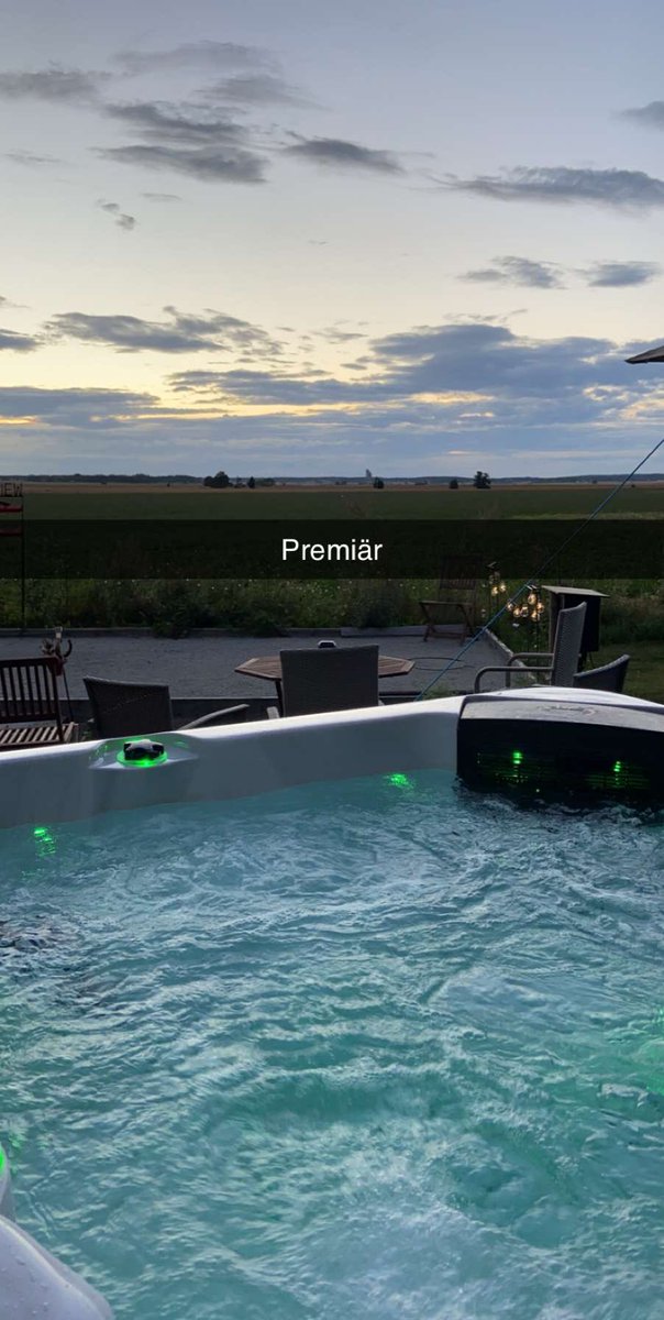 lengan's tweet photo. Premiär för bubbelpoolen, nu gäller det att lära sig kemikalierna och funktionerna så att man kan njuta fullt ut 😂 #teknik #spawithaview Boule&amp;Bad https://t.co/ZZQy9sdy6W