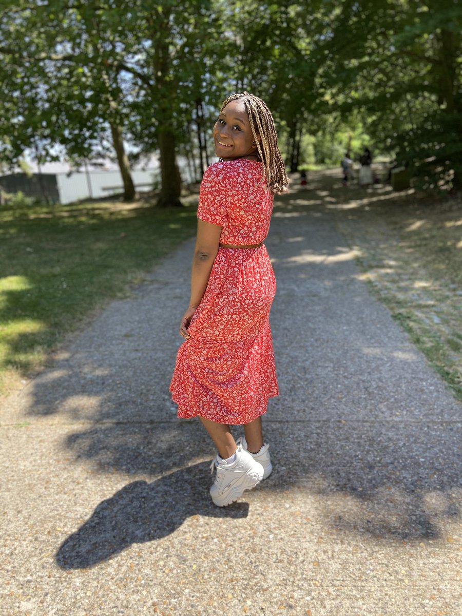bananamandine's tweet photo. J’ai pas compris l’utilité du hashtag but here are some church outfit ideas ✨#christiantakeover https://t.co/v4zhz6BHwB