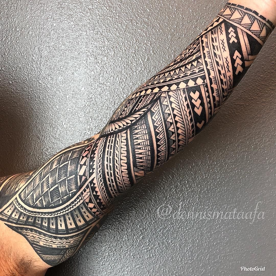 Reason I’m focusing on these “tribal tattoos” specifically is cuz they’re inspired by Polynesian tatau which tend to have intricate patterns and symbols that represent the person. Although they might have “pictures” w/in the tatau, the entire tatau doesn’t “shape into” something