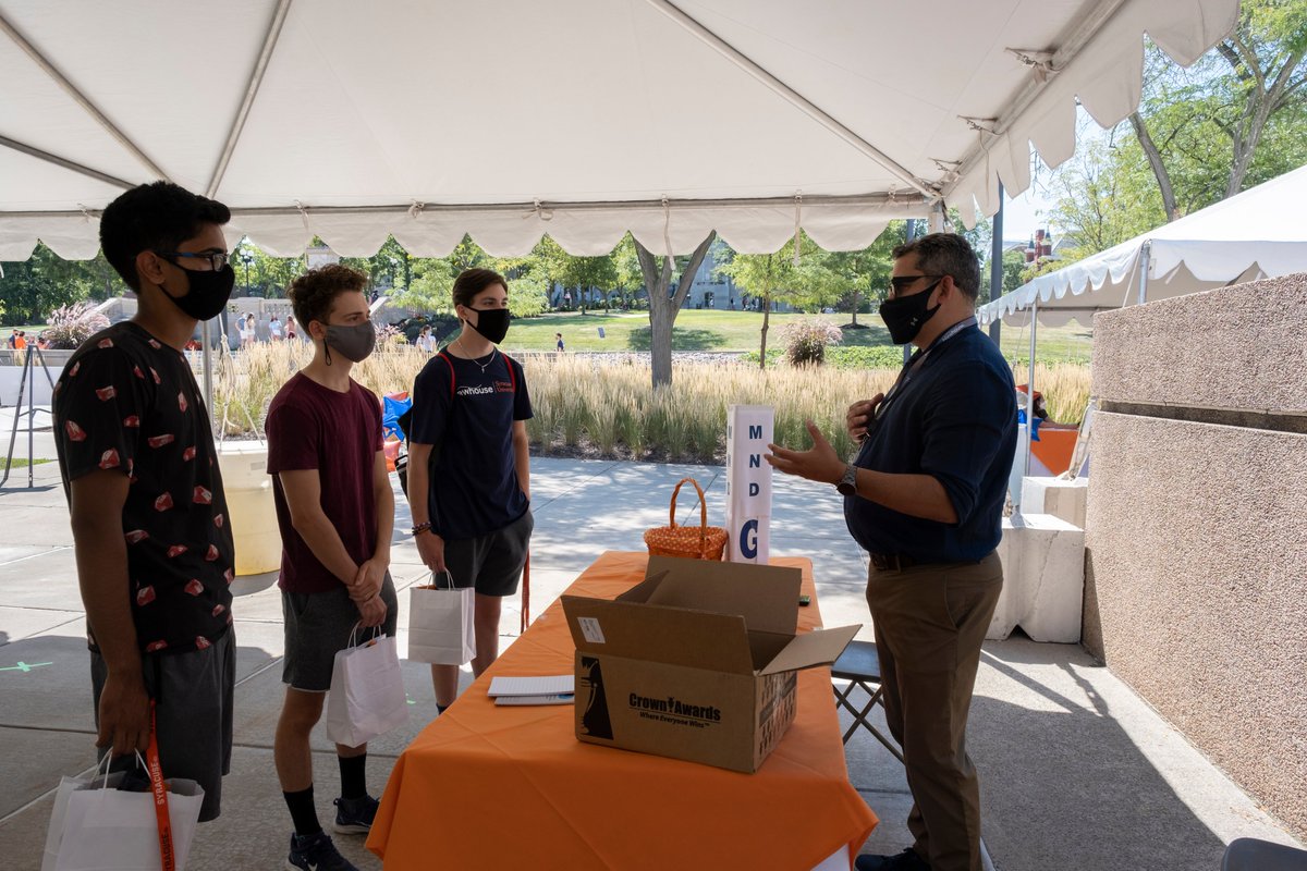 NHdiversity's tweet photo. The Newhouse Visitors Center would like to welcome all students back to campus. During Opening Weekend at Syracuse University, the Newhouse School welcomed our first-year and transfer students as well as our returning students. https://t.co/eQ4mojHSFl