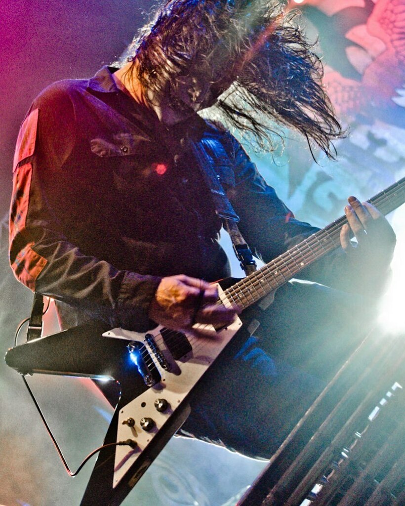 Guitarofthrones I Love Watching Jim Root Rock The V In Slipknot Happy Gibsunday Guitarofthrones Flyingv Gibsonflyingv Gibsunday Gibson Onlyagibsonisgoodenough Emgpickups Jimroot Jimrootguitar Jamesroot