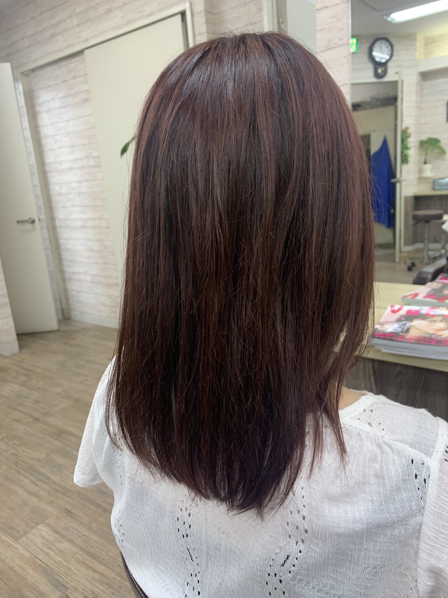 Twitter 上的 印田 華奈 08 26 レコ発バースデーワンマン 昨日髪の毛染めたんです 大好きな赤系です 写真はわかりにくいけど 光に当たると赤が少し出るの 本来今日だったワンマン 来年3月25日は赤髪で 可愛くてかっこいいワンマンやるから 絶対来てね