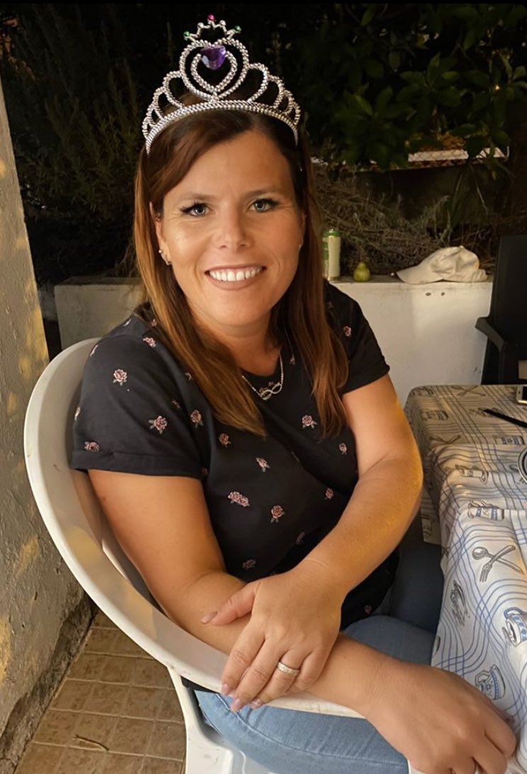 pedrocrispim78's tweet photo. Mais uma sensata coroada com a sua coroa de mérito @noeliabboficial . Esta 👑 foi levada em segurança até ao Algarve, pelas mão dos já coroados @SorayaLuloah e @odanielgofc Agora já só faltam 👑👑 serem entregues!  @reffoioscunha @anacathbbtvi https://t.co/y0OFQgpczm