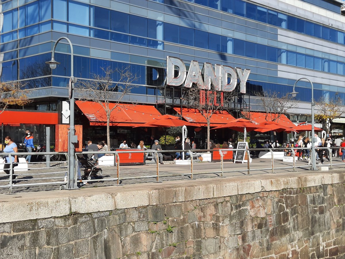 AlertasTransito's tweet photo. AHORA. Puerto Madero Dandy Deli con gente sentada comiendo!! Mucha gente paseando sin barbijo, ya todo parece "normal". 
👉 ¿Si este comercio puede tener personas comiendo afuera el resto porque no?
👉 https://t.co/oIFoBEGrgt
#COVID19
📲 @radiojyr  https://t.co/nP4GrwlpER
