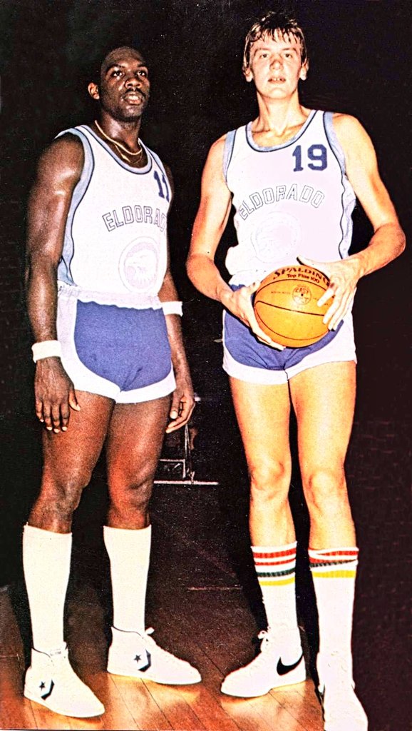 AgrasFernando's tweet photo. Presentación en la temporada 1979/80 de la pareja foránea del equipo italiano #EldoradoLazio el estadounidense #SteveShepard y el canadiense #LarsHansen un año antes de su llegada al #OAR https://t.co/CZS96nSQ2q