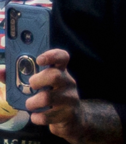 Super high-res of his hands and phone, via a photo taken by  @abrookeherbert https://www.oregonlive.com/portland/2020/08/downtown-portland-braces-for-opposing-rallies-at-noon-saturday-live-updates.html