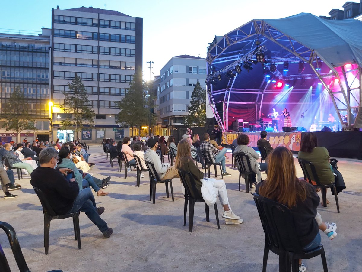 "Ela sabe a sol" fala da forza do renacemento das mulleres e dá título ao último traballo de <a href="/najlashami/">Najla Shami</a> unha mestura de ritmos palestinos e galegos concibida xusto antes da pandemia. Un dos primeiros temas que soa neste concerto de domingo de #Ferrolenfestas 👏👏👏