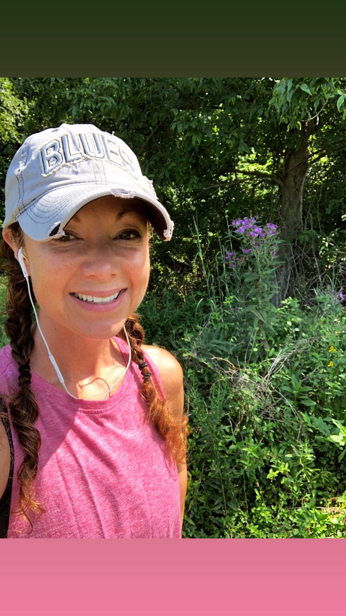 heatherlkemper's tweet photo. watch my shattered edges glisten ...
โข
โข
#olinnaturepreserve #deertrail #trailrunning #hiking #hikingadventures #taylorswift #mirrorball https://t.co/tQ7SQTSomi