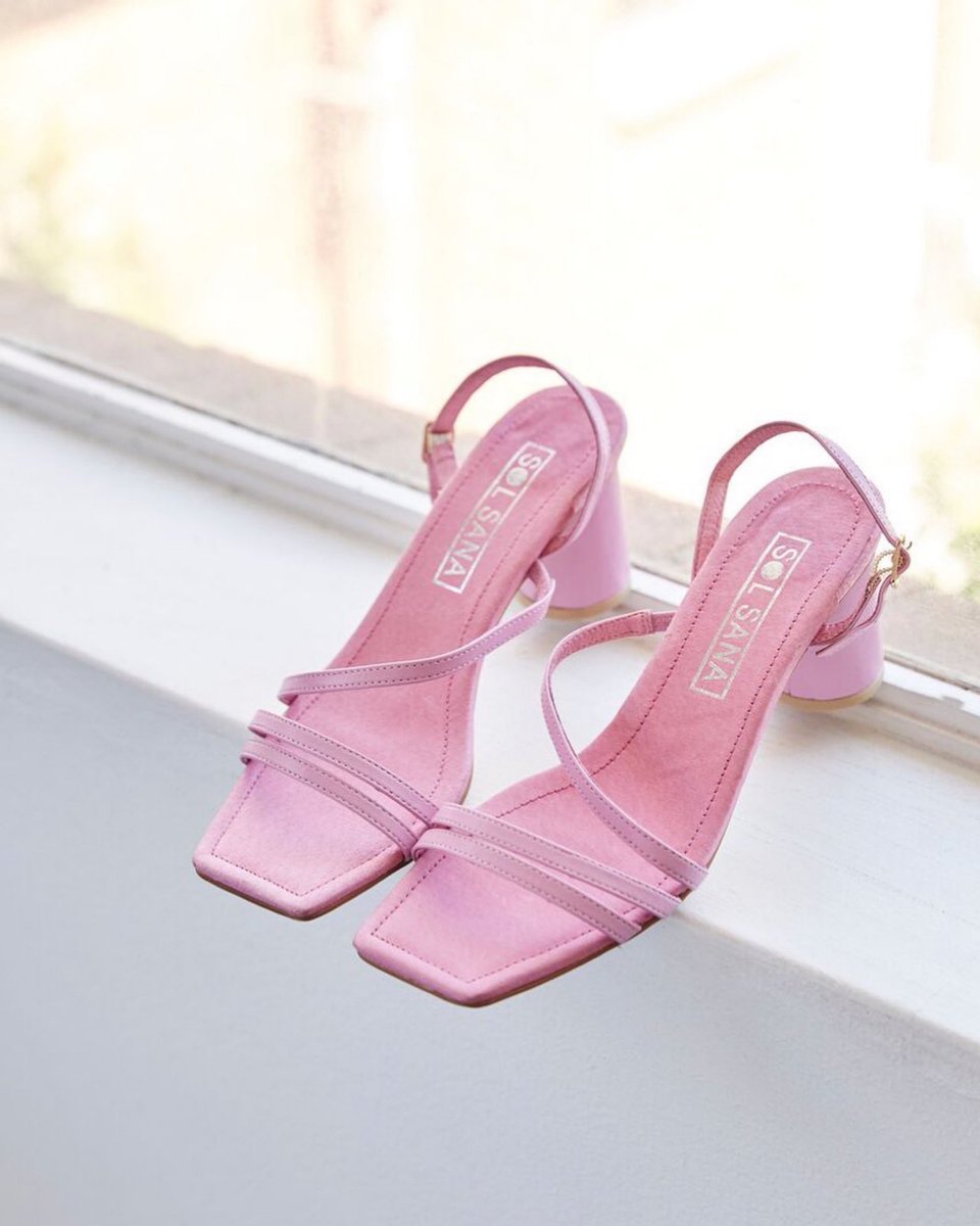 solsanashoes's tweet photo. Chase the sun in the Yole heel. #SolSana

https://t.co/cETxzzLdtk https://t.co/0oV9CO2Ivp