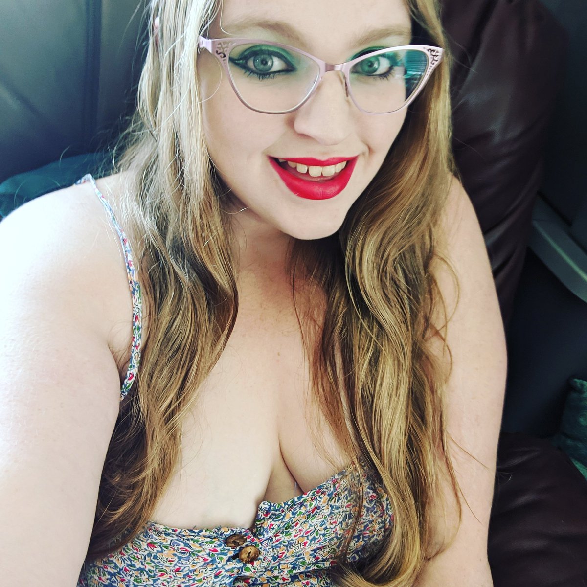 fullmoongodess's tweet photo. Feeling myself today 😘 https://t.co/uYTmQNyuVf
