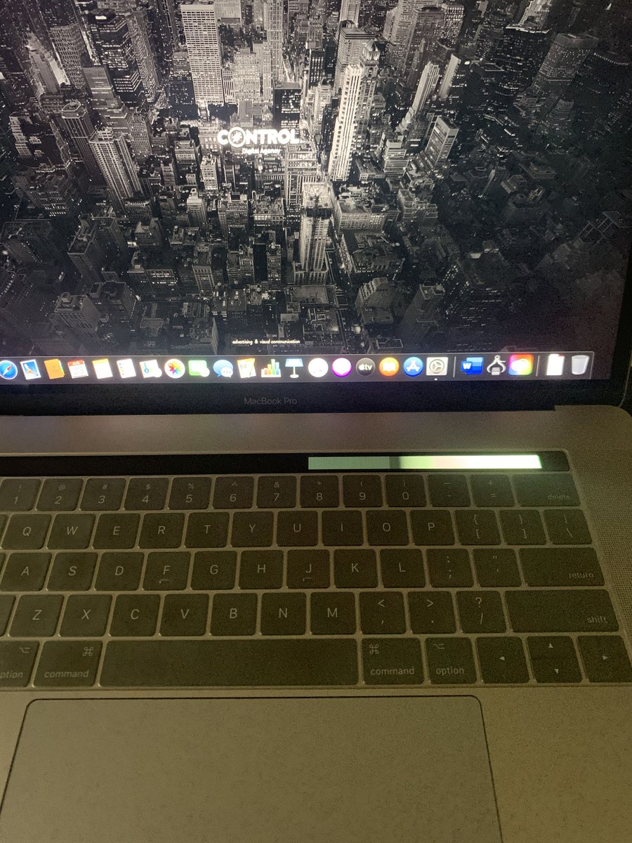 baironpena's tweet photo. In moments of such vulnerability, my MBP 15" 2017 with which I worked daily without apparent reason has damage to the right internal speaker and flashing in the touchbar, help me @tim_cook @apple @AppleSupport 😡🤬 https://t.co/noCTdegIaR