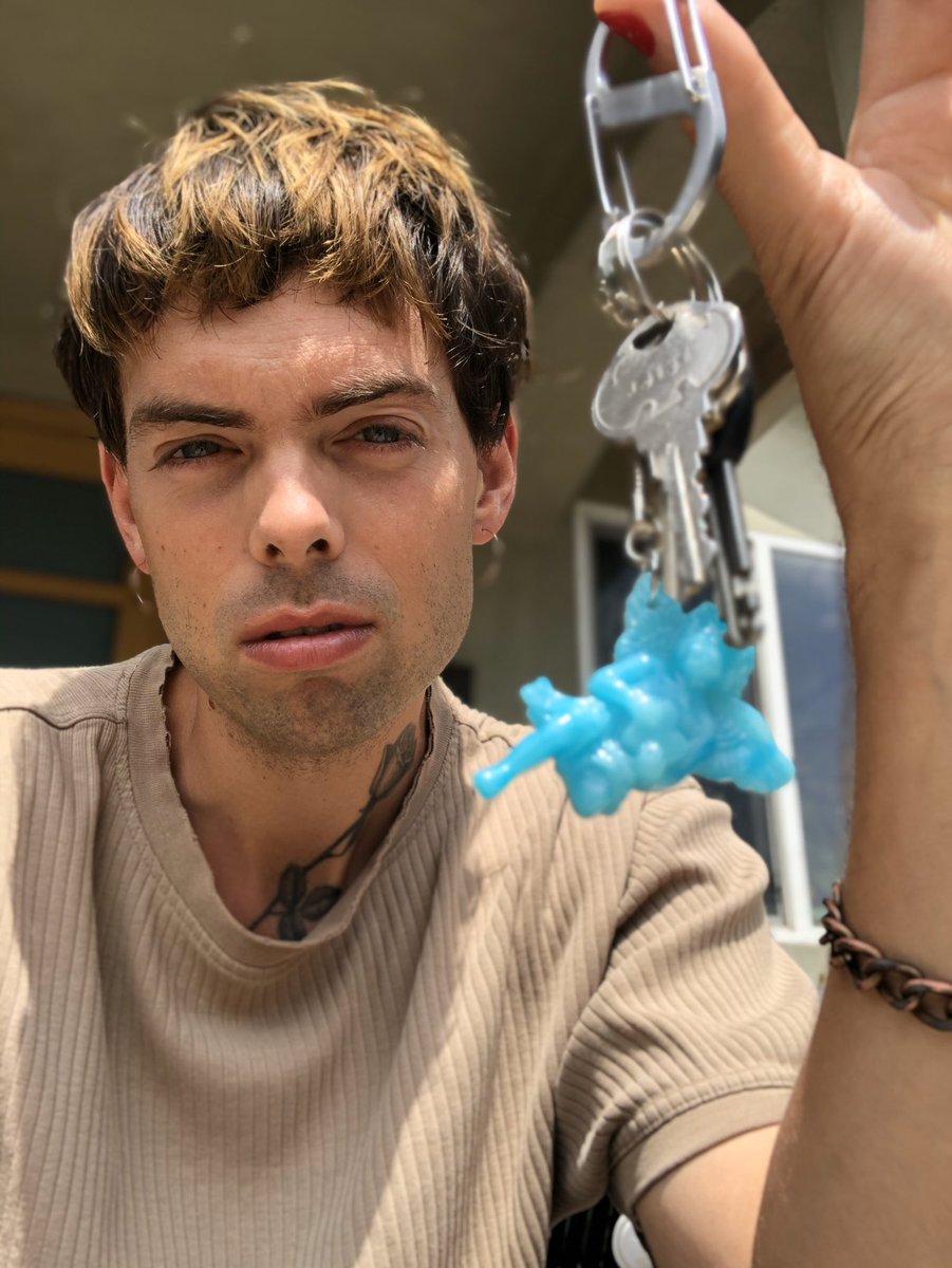 akayeworld's tweet image. sickkkkkk got my ice blue baby cherub keychain from @theegoldboss omg omg omg - I love it