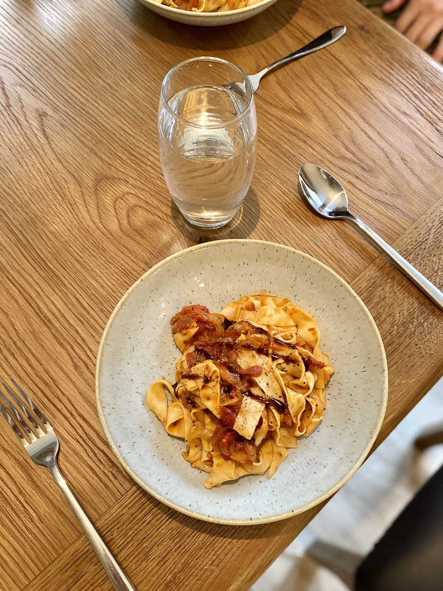 Roasted tomato pasta sauce - Take a tin of tomatoes and turn it into something amazing! aboutthetaste.wordpress.com/2015/04/05/roa… #pasta #recipe