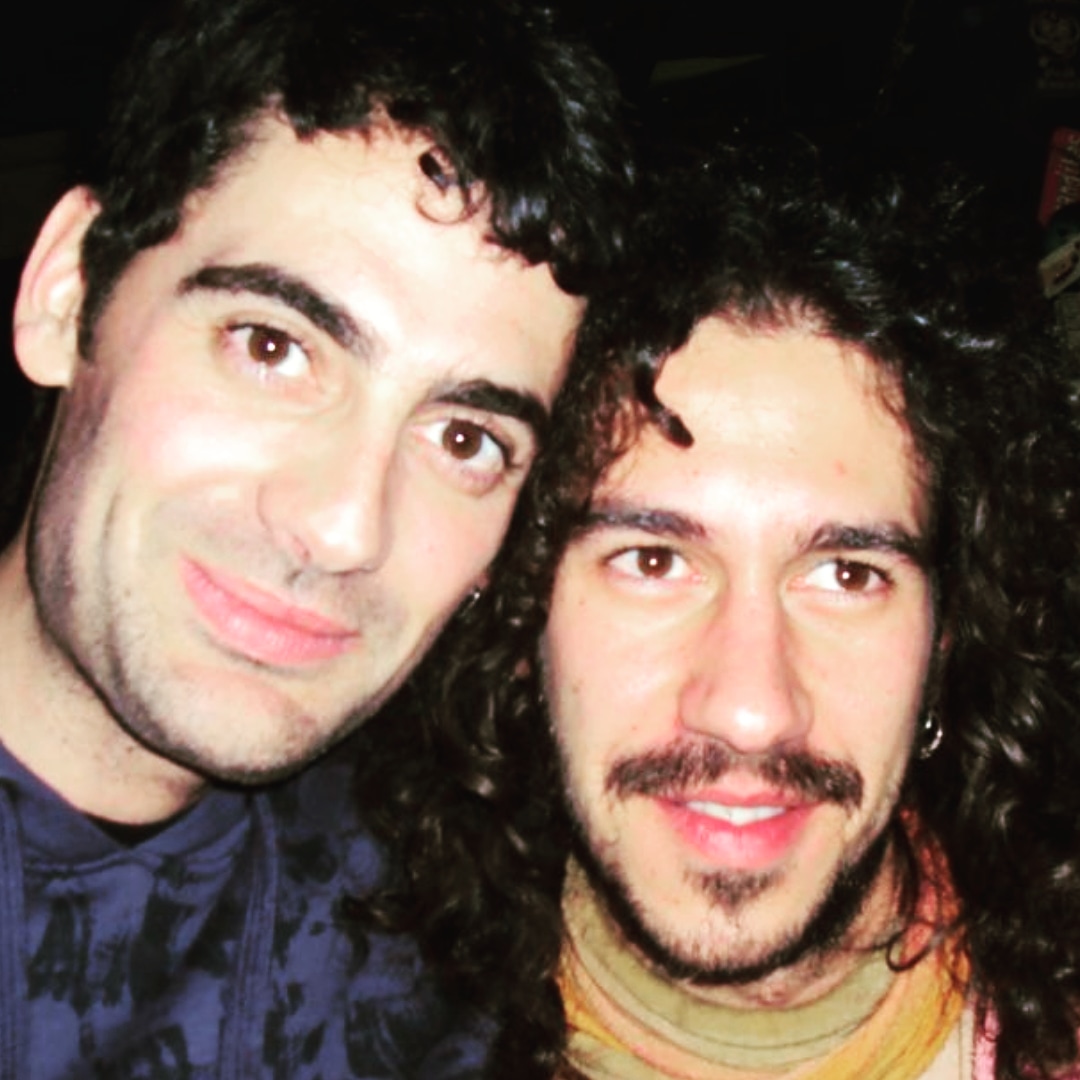 Los Hijos de Nacho nacieron en 2009 pero aún no lo sabíamos. Quedan 5 días para que salga nuestro segundo sencillo "Élites". Estaros atentos!!

#nacer #aun #saber #5 #dias #salir #nuestro #sencillo #atentos #hijosdenachovidal