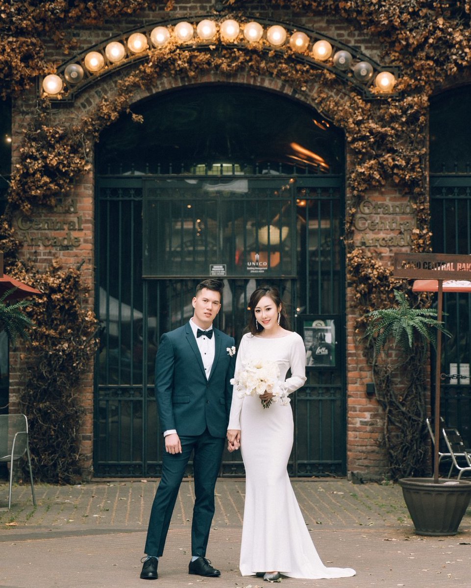 ChristyKmakeup's tweet photo. Classic and elegant style for court ceremony. Photo: @lunuo Bouquet: @waitingthename #Seattlewedding #Seattlemakeupartist #seattleasianmakeup #Weddinghair #Bridalhair #Weddingupdo #Bridalupdo #Seattlehairstylist #西雅图 #西雅图婚礼 #西雅图化妆师 https://t.co/yVojNkgT7R