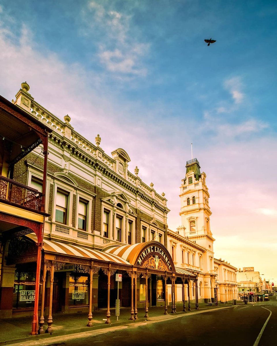 Grand old buildings of Lydiard Street captured brilliantly by TheOutdoorWiz via Instagram 💛
.
.
#LoveBallarat #PicOfTheWeek #HeritageBuildings
