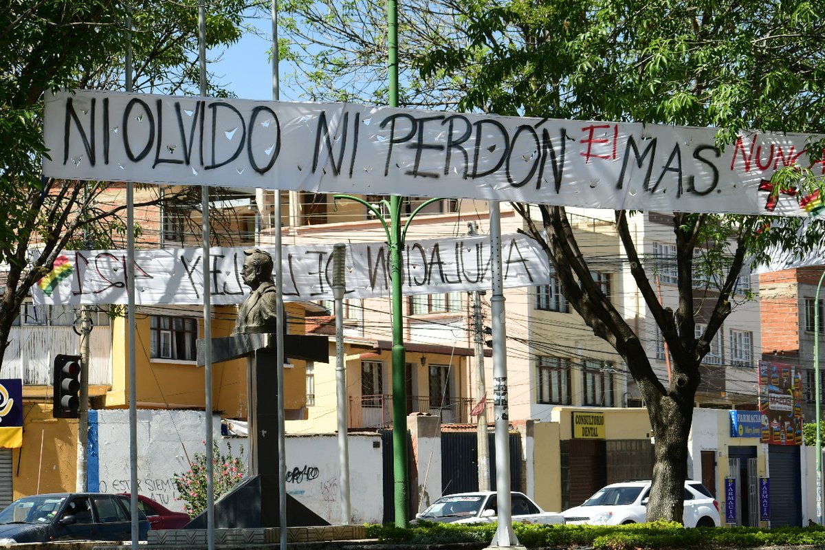 LosTiemposBol's tweet photo. #LTahora #Cochabamba
Pasacalles con diferentes mensajes se encuentran desde la avenida América hasta la avenida Perú.
Fotos: Carlos López-LT https://t.co/gjiRfR32yS
