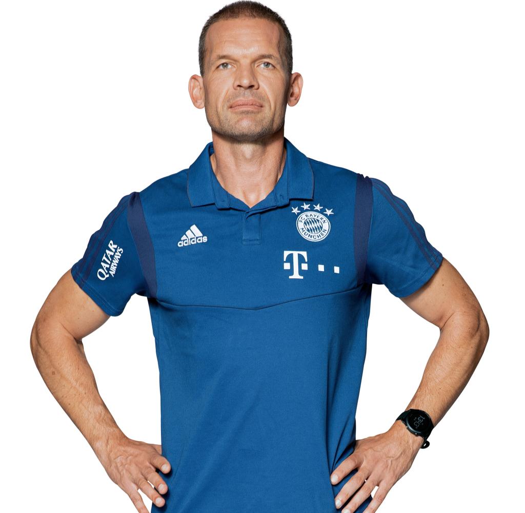 ainurohman's tweet photo. Kenapa secara fisik, para pemain Bayern sangat tangguh?

Karena Bayern melakukan pendekatan dan penerapan sains yang sangat intens dalam klubnya.

Scientific Director &amp; Head of Fitness Bayern adalah seorang guru besar. Namanya, Prof. Dr. Holger Broich.

#UCLfinal https://t.co/d0NS9E2KDf