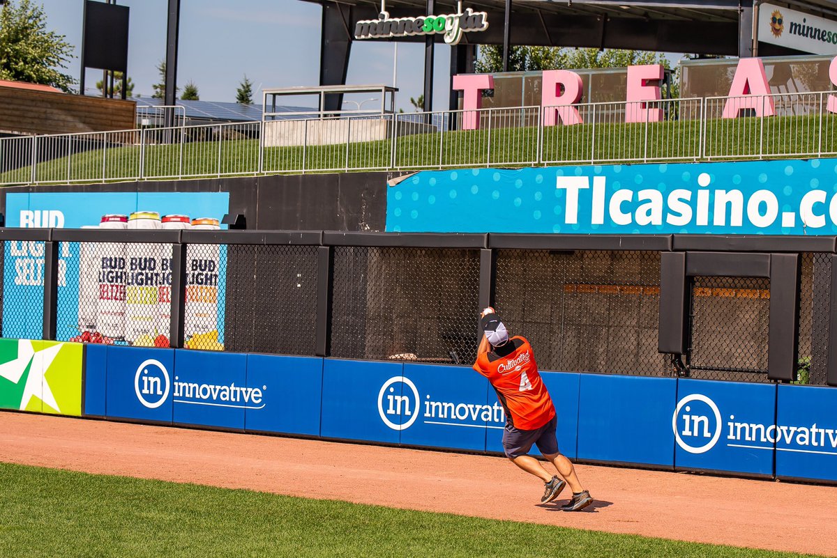 Dave_Schwartz's tweet photo. “You may catch like Mays, but you hit like...” (📸 @superdad8877) https://t.co/TwNMmeQklR