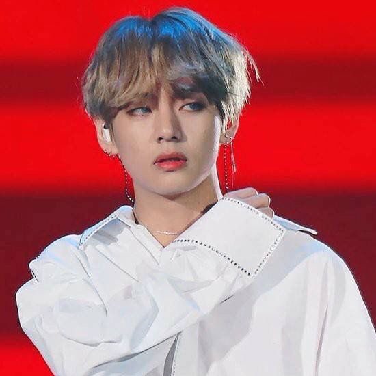 Taehyung being the most prettiest doll ever to exist -- a thread