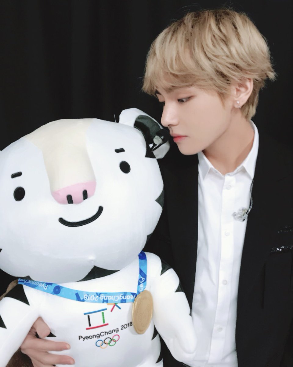 Taehyung being the most prettiest doll ever to exist -- a thread