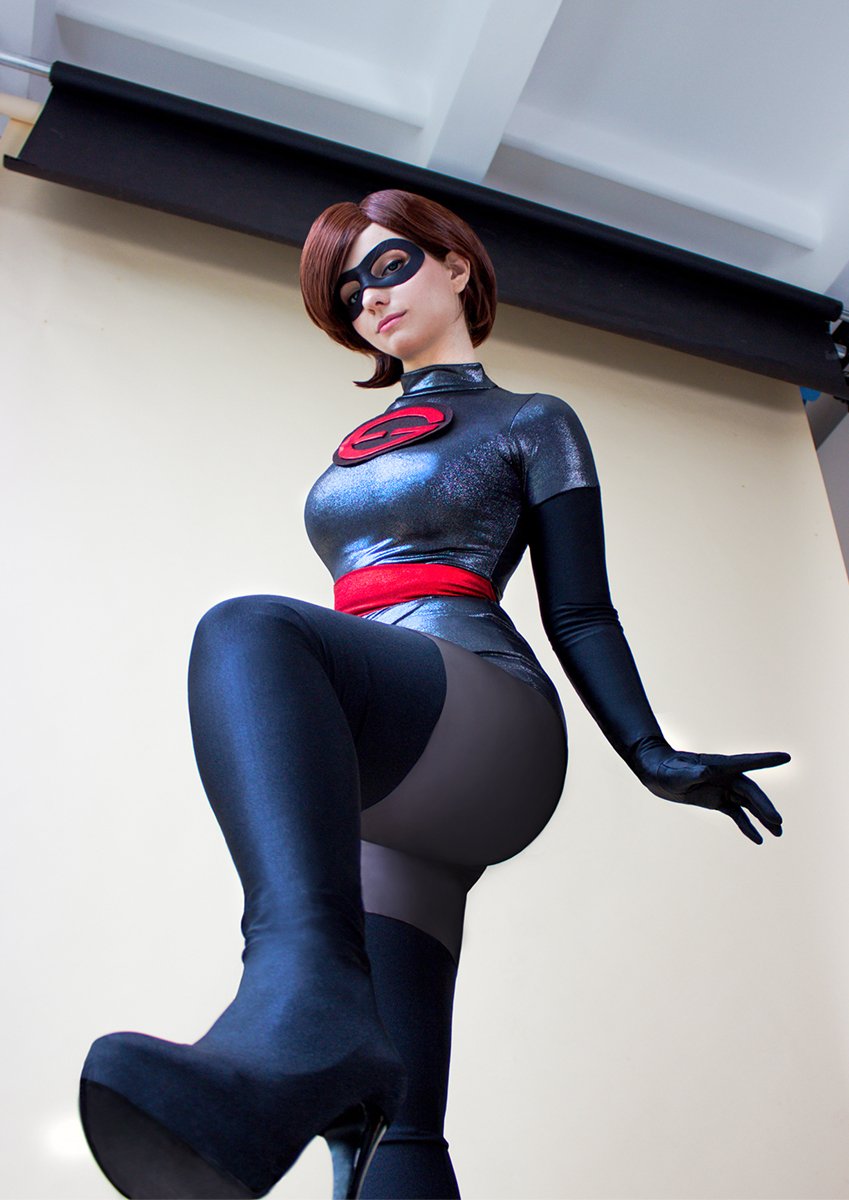 The Magic World Of Cosplay On Twitter Elastigirl De The Incredibles 2 Cosplayer N Mirikashi