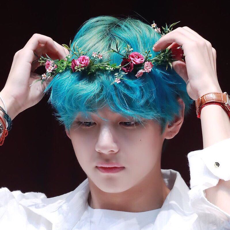 Taehyung being the most prettiest doll ever to exist -- a thread