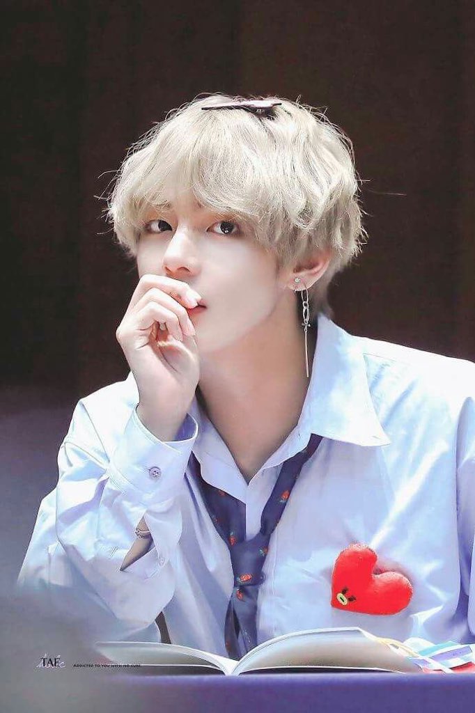 Taehyung being the most prettiest doll ever to exist -- a thread